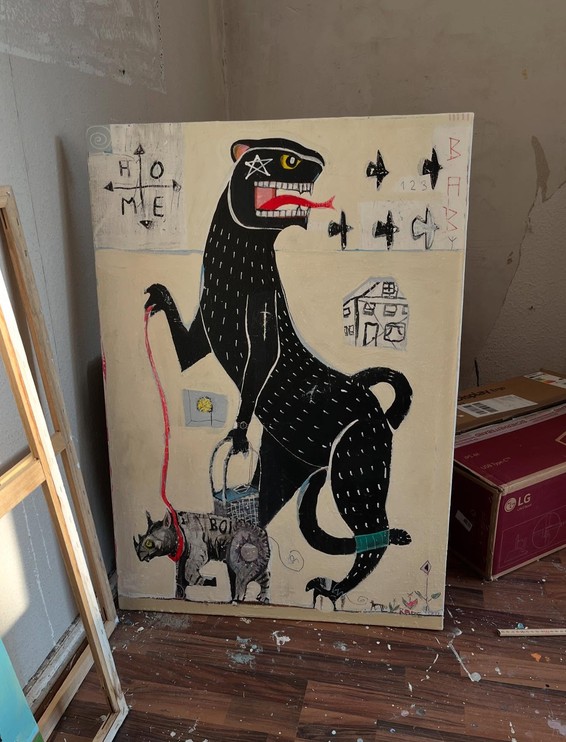 Schwarzer Panther mit Nashorn an der Leine, Inschrift HOME